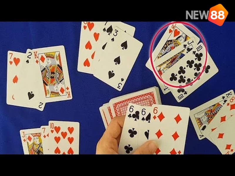 Một chiến lược chia bài hợp lý sẽ tăng cơ hội chiến thắng cho người chơi