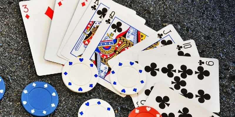 Cẩn thận khi "chặt" bài đối thủ